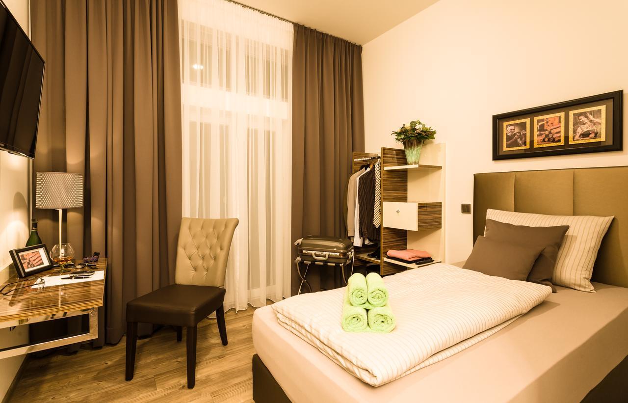 Wuschl Lounge Hotel Kuhbach  Bagian luar foto