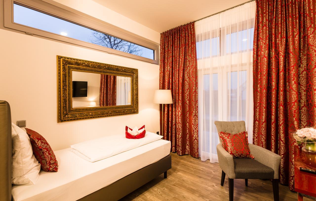 Wuschl Lounge Hotel Kuhbach  Bagian luar foto