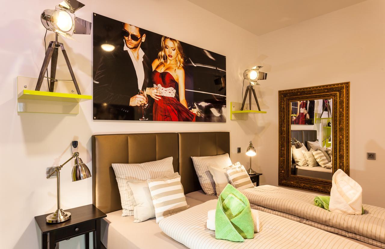 Wuschl Lounge Hotel Kuhbach  Bagian luar foto